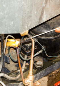 Buscando por Conserto de Freezer em Betim? servico-conserto-geladeira (2)